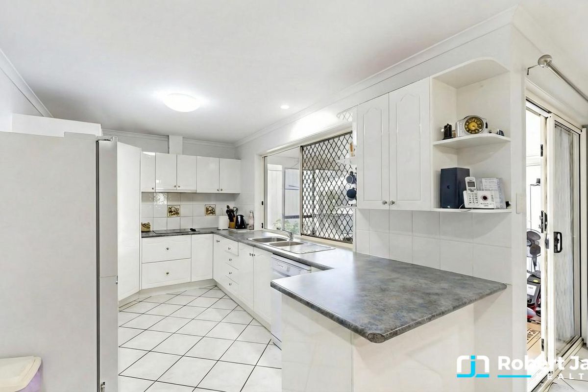 4 Feathertail Court, Tewantin