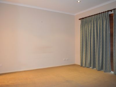 3 / 8 Arbory Close, Dubbo