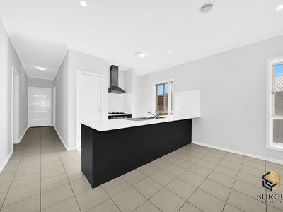 11 Holland Crescent, Truganina