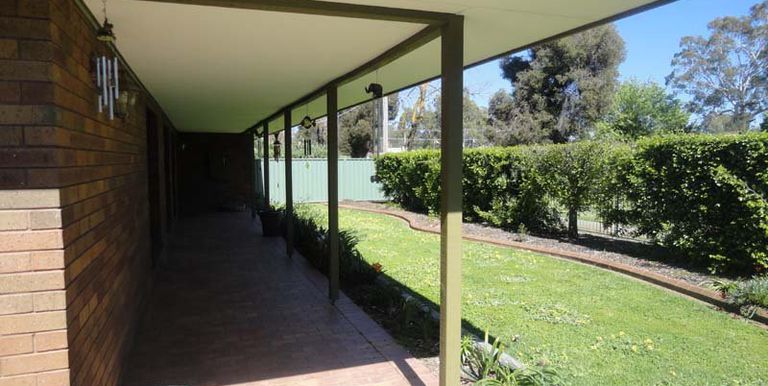 6 Lily Street, Violet Town