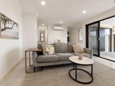8 / 10 Trink Street, Cloverdale