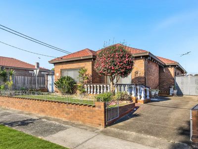 16 Robinson Street, Eastlakes