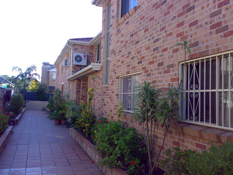 4 / 51 Gould, Campsie