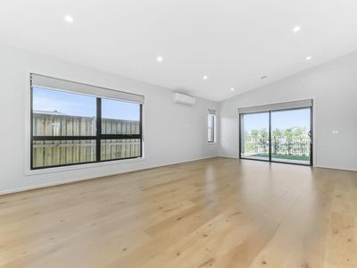 17 Chesney Rise, Officer