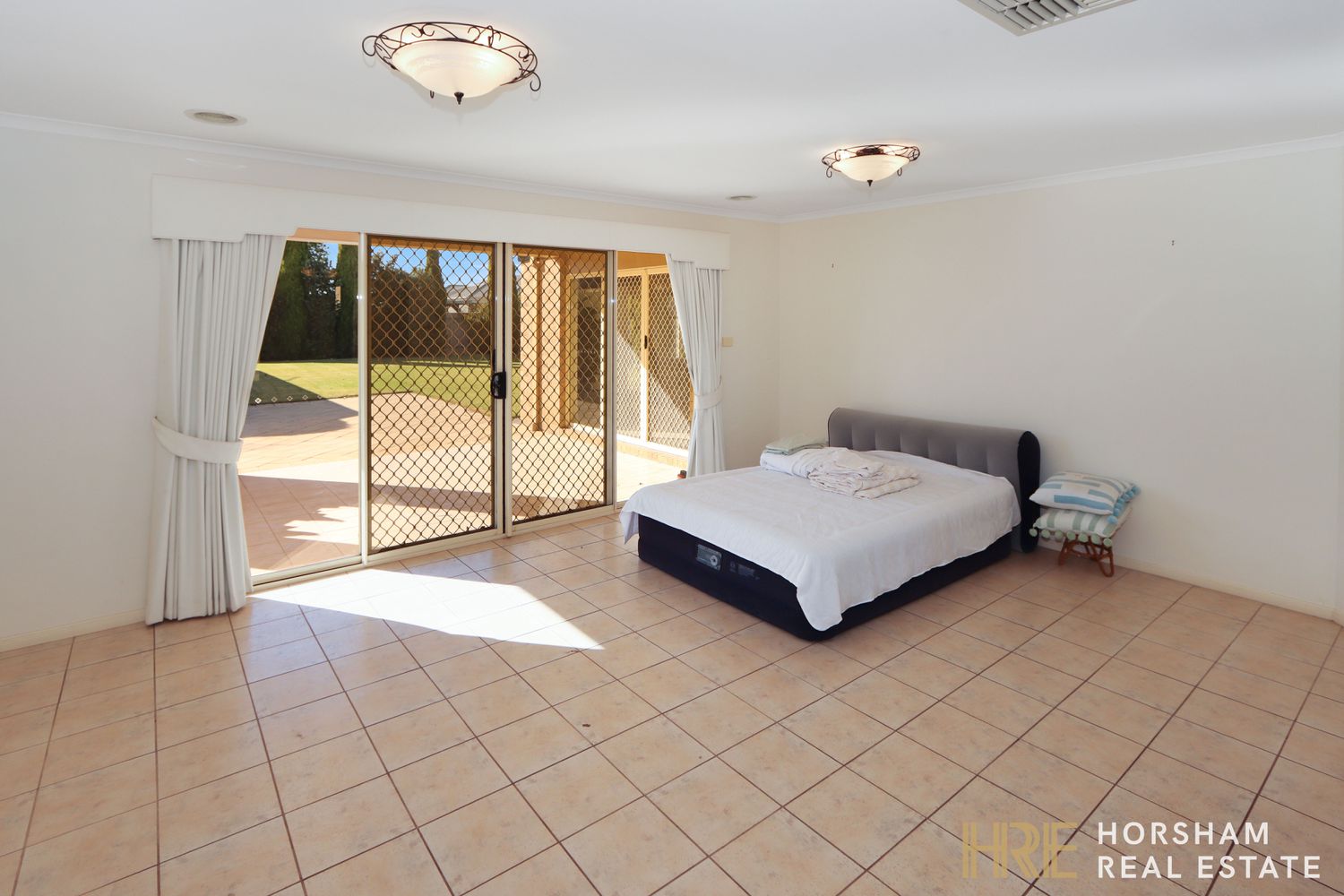 16 Burnett Street, Horsham