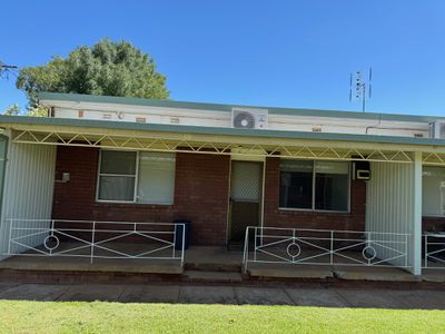 1 / 10 Close Street, Parkes