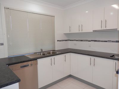 2 / 5 Warner Street, Raceview