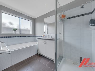 11 Merri Street, Manor Lakes