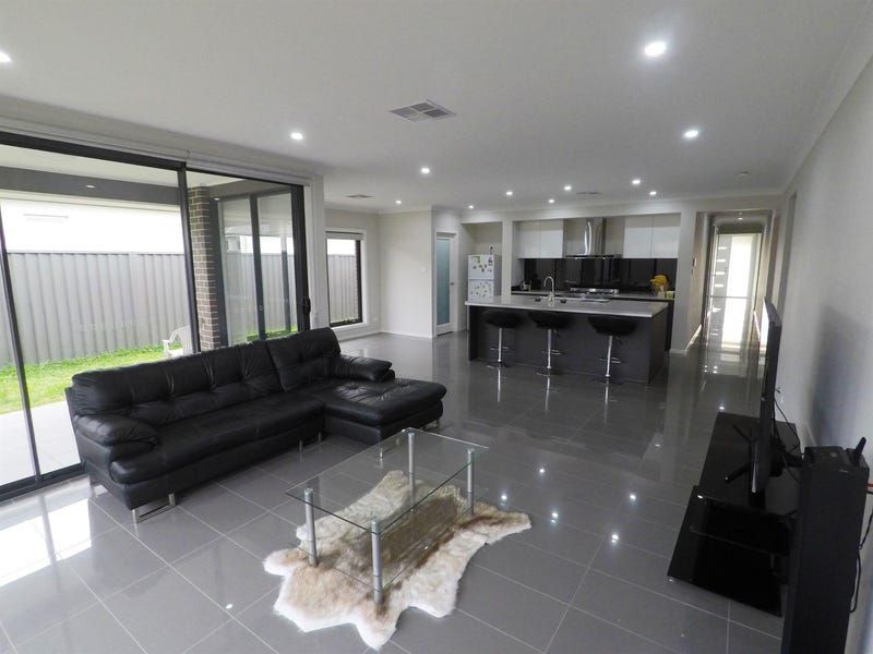 52 Law Crescent, Oran Park
