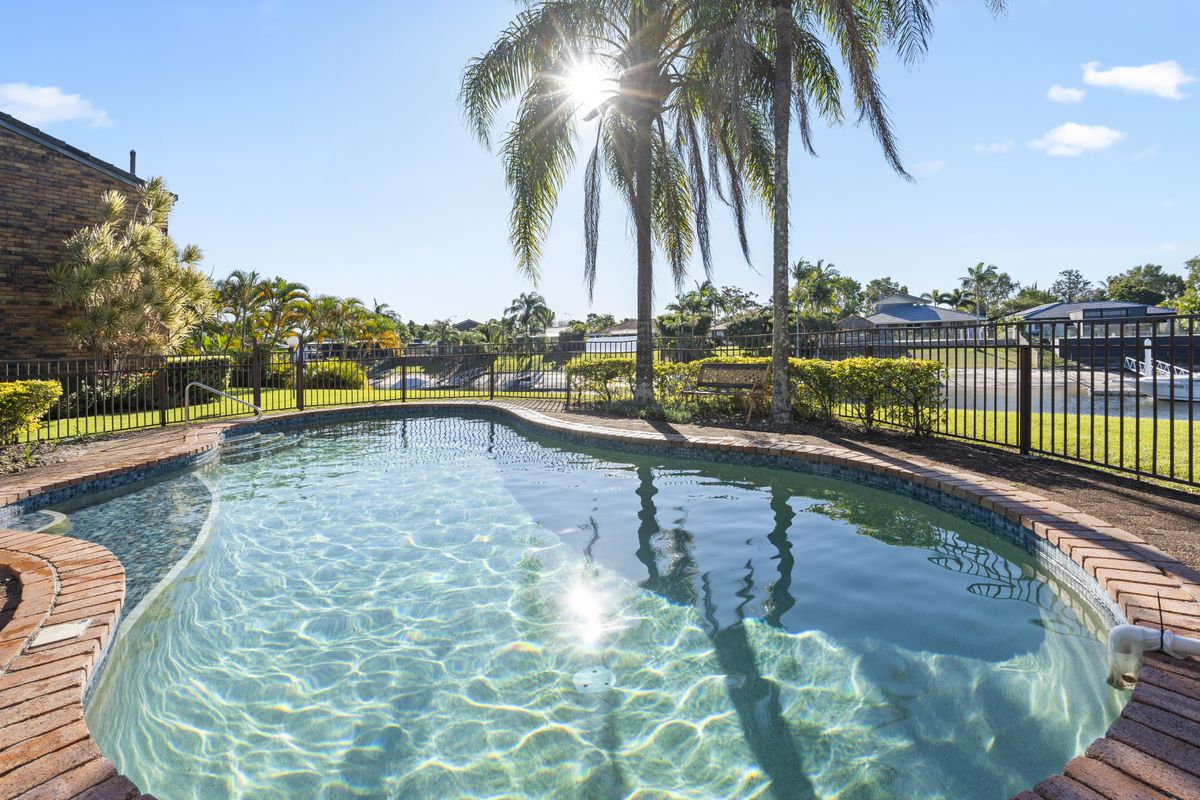 2 / 22 Dunlop Court, Mermaid Waters