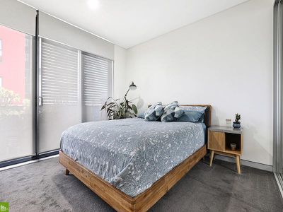 702 / 28 Burelli Street, Wollongong