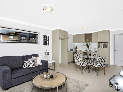 33 / 41 LAWRENSON CIRCUIT, Jacka