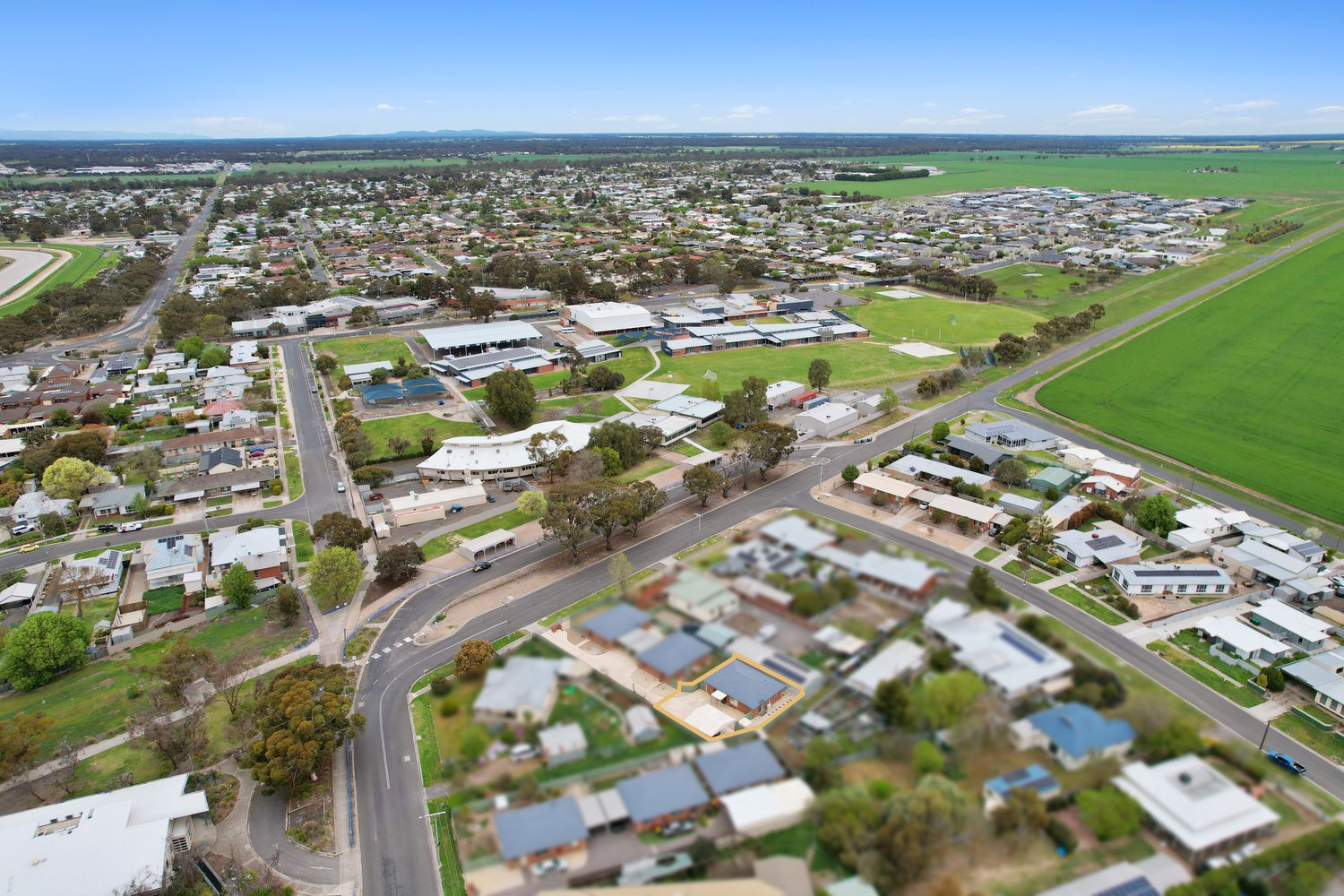 3 / 4 Remlaw Road, Horsham