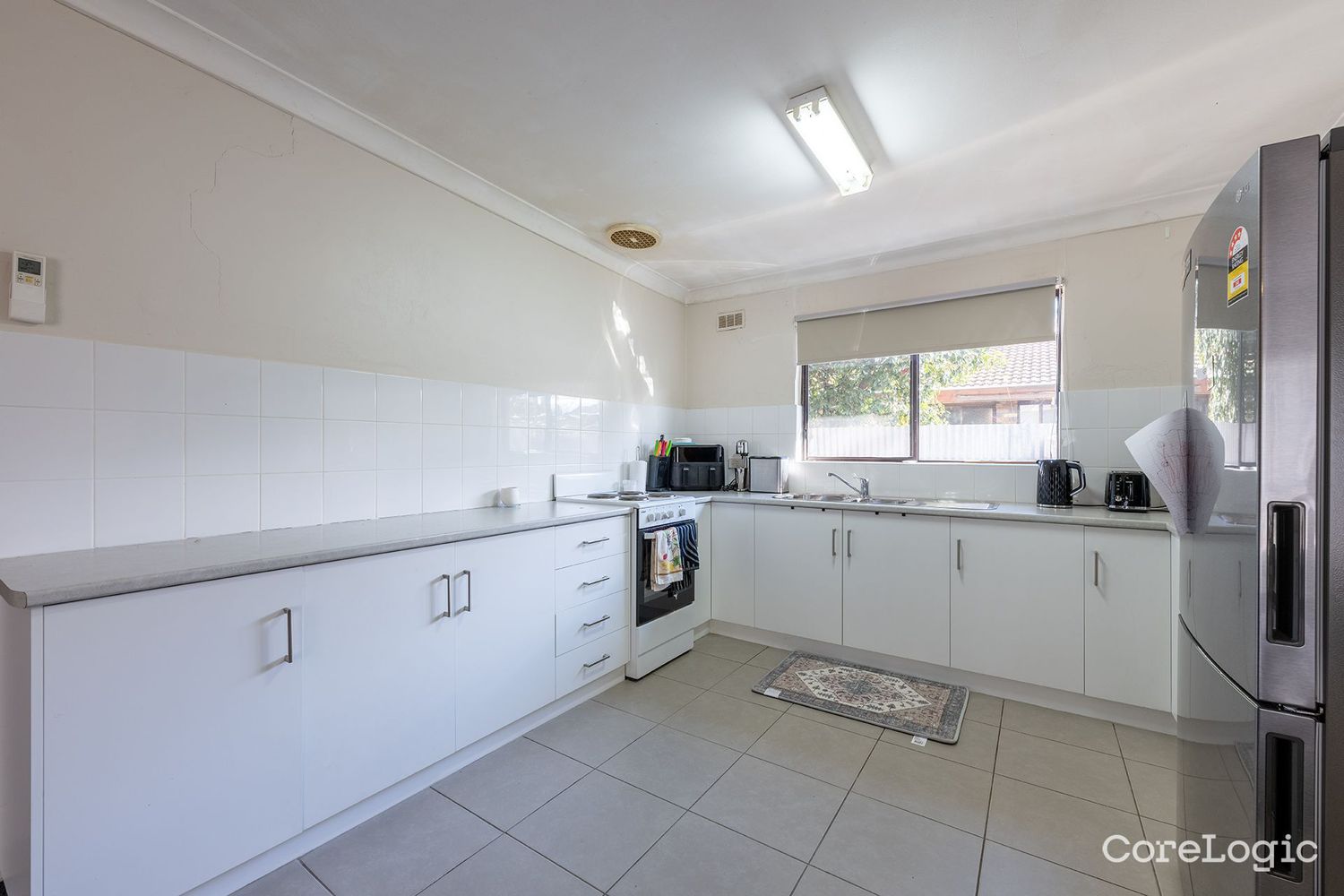 2 / 5 Schwarz Avenue, Horsham