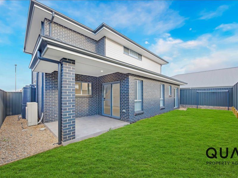 225 Village Circuit, Gregory Hills