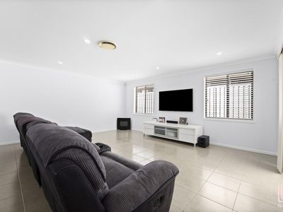 8 Ellalong Way, Woongarrah