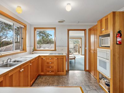 9 Ocean Grove, Carlton