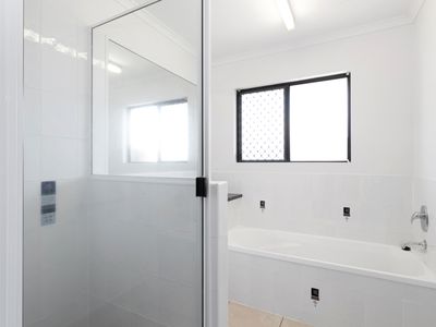 2 Mark Crescent, Glenella
