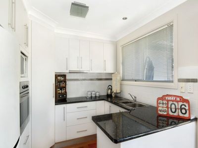 2 / 21 Deakin Street, Oak Flats