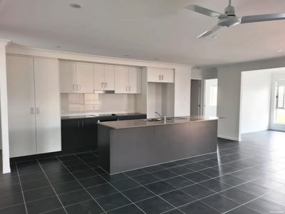 9 Samford Dr, Holmview