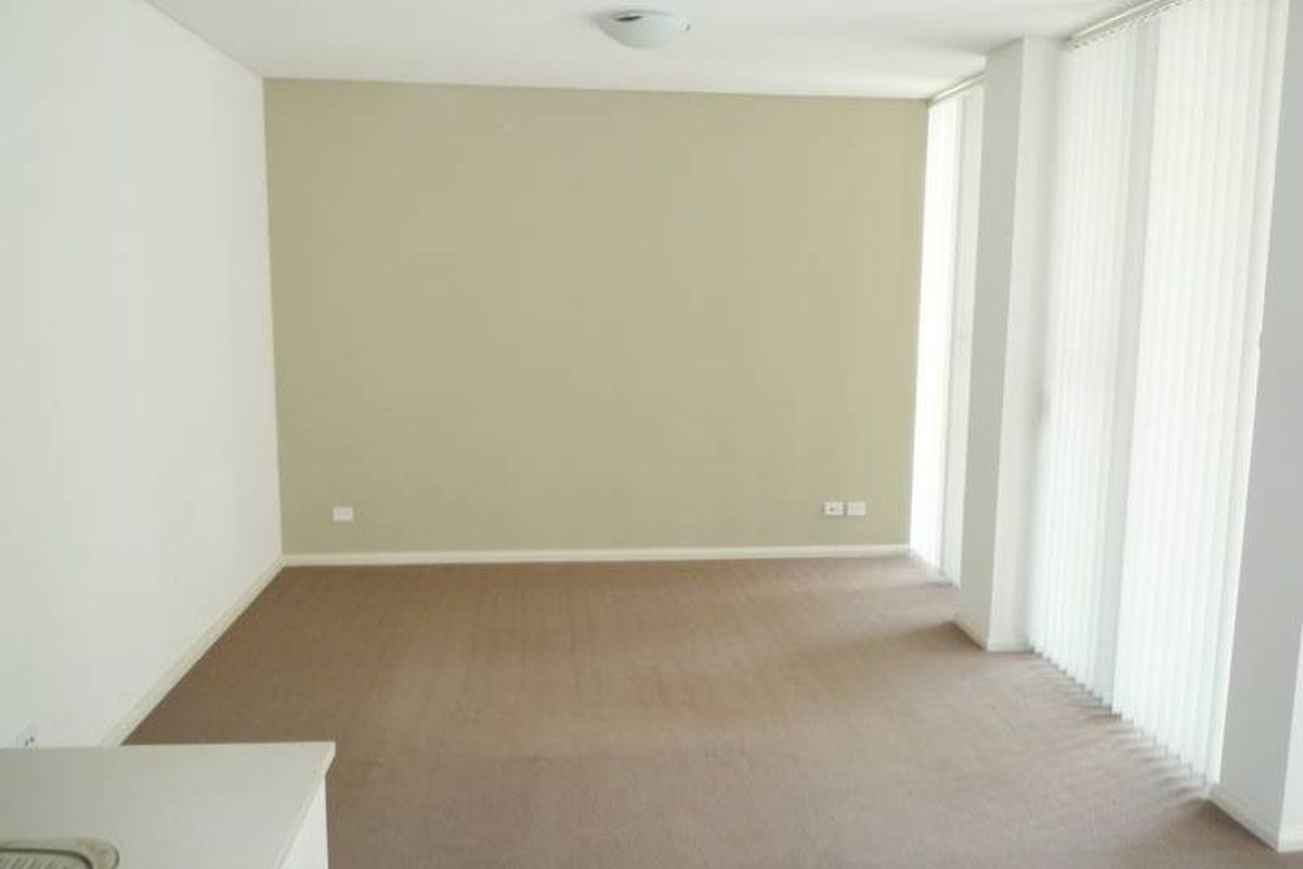 306 / 3  Stromboli Strait , Wentworth Point