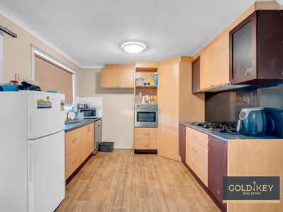 10 Pardalote Close, Werribee