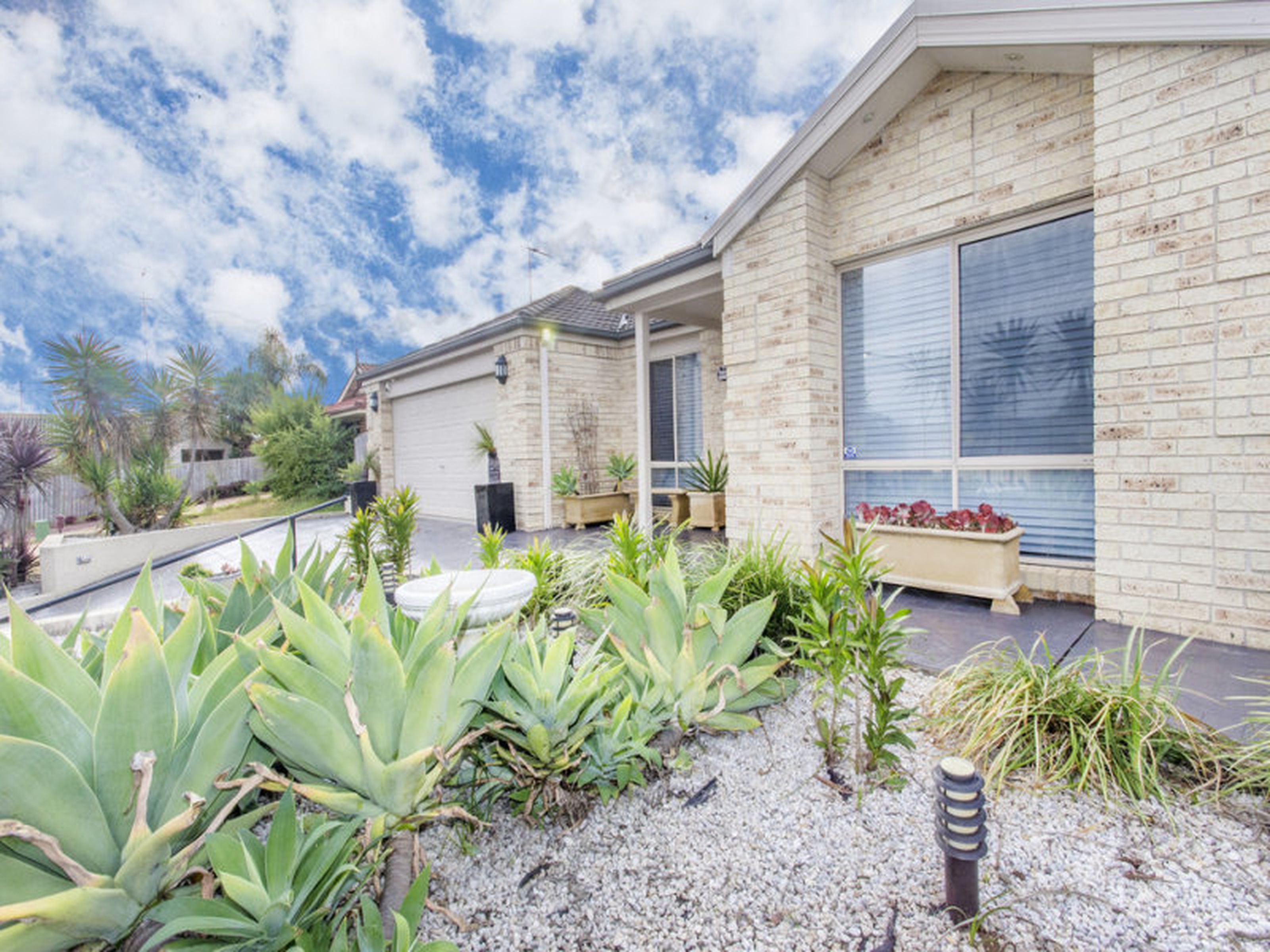5 Woburn Place, GLENMORE PARK