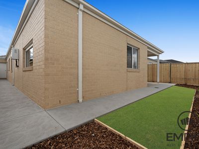 76 Gippsland Avenue, Clyde North