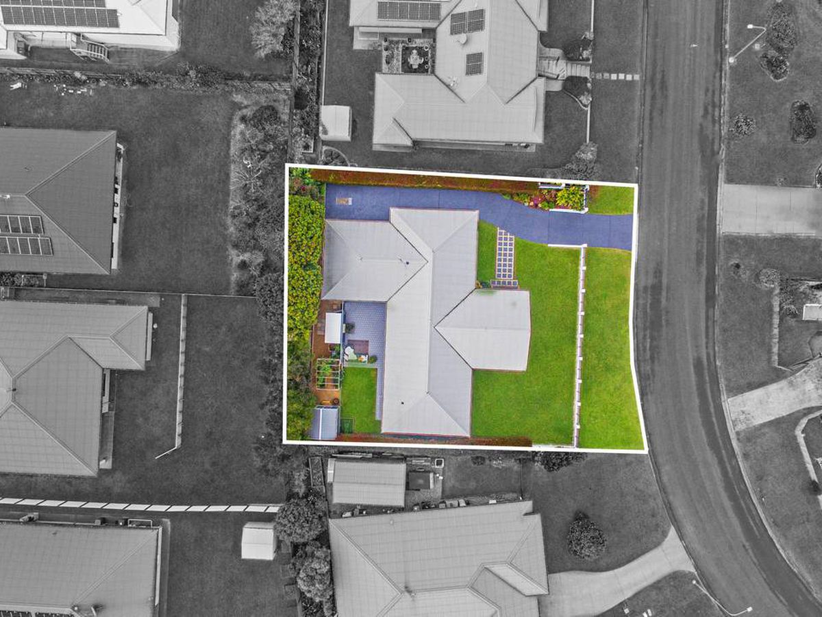 16 MITCHELL DRIVE, Atherton