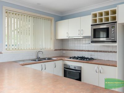 9 Darwin Drive, Llanarth