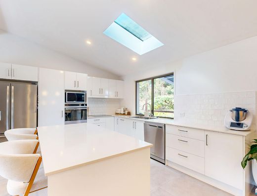A Hidden Tewantin Gem with Space to Inspire image 5