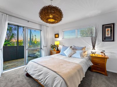 2/962 Beach Road, Torbay