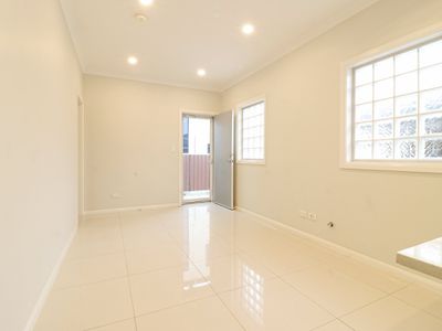Flat / 10 Clarence Road, Rockdale