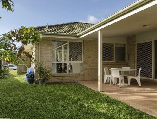 Family home in central location image 7