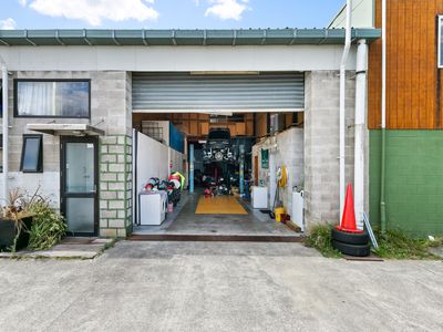 94 Henderson Valley Road, Henderson
