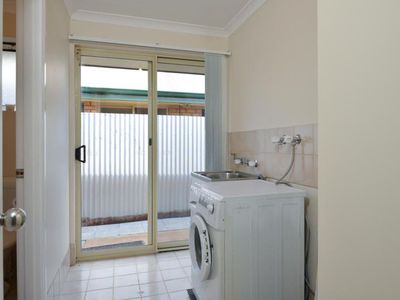 4B Nepean Grove, Hannans