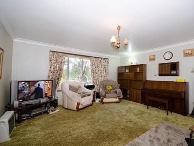 2 Ross Cres, Blaxland