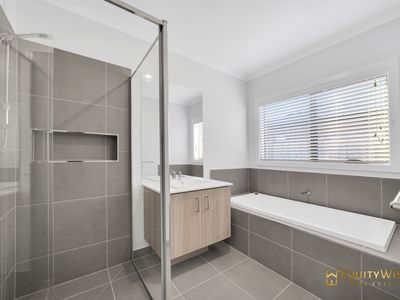 10 Stanmore Crescent, Wyndham Vale