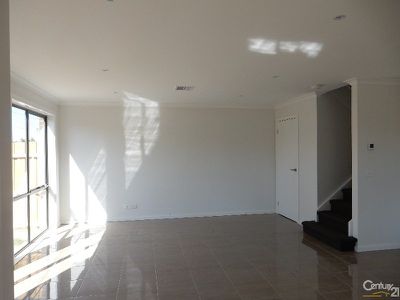 2 / 15 Liquidamber Street, Doveton