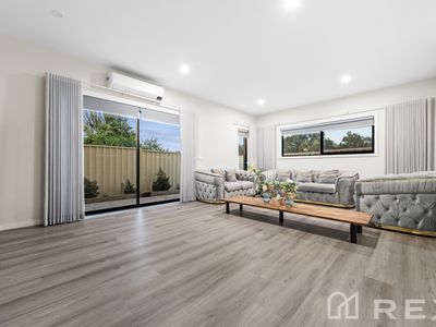 2 / 33 Arcadia Avenue, Hallam