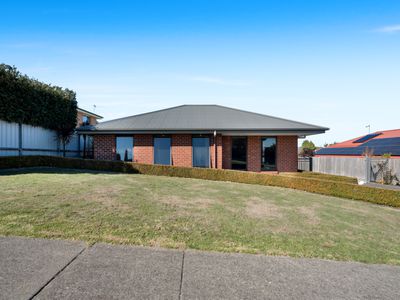 11 Dafnis Drive, Newnham