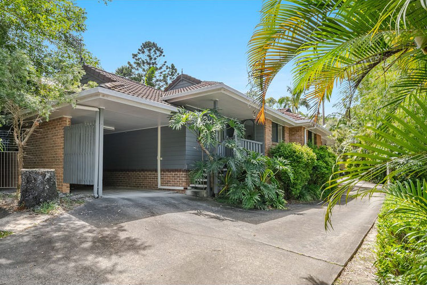 1 / 10 Corkwood Crescent, Suffolk Park Katrina Beohm Real Estate