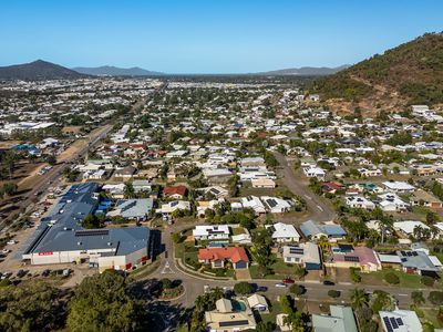 8 Crestbrook Drive, Mount Louisa