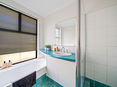 15 Harrington Avenue, Tapping