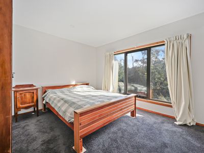 25 Tattersalls Road, Beaconsfield