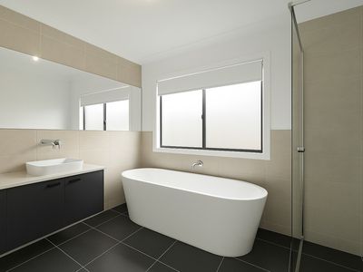 145 SUNBIRD DRIVE, Redbank Plains