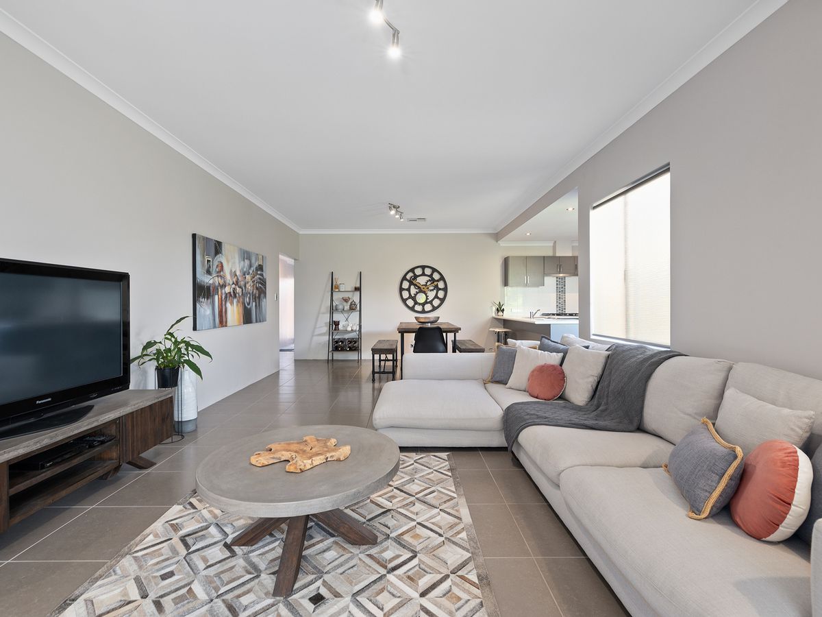 7 / 22 Whittaker Turn, Piara Waters