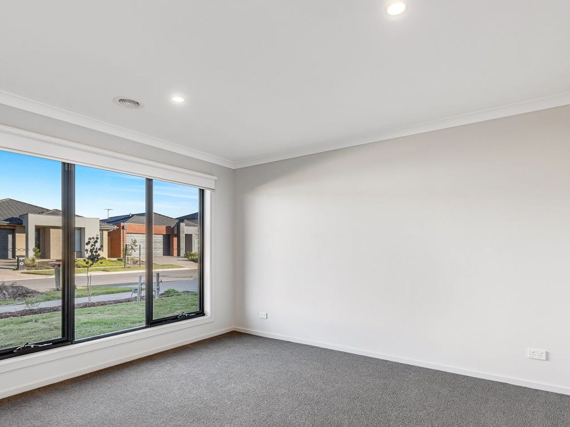 8 Library Road, Mambourin