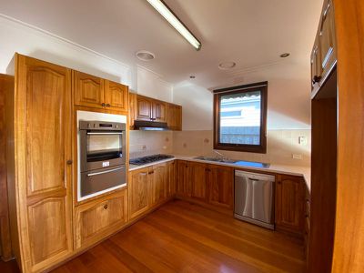 8 Clonard Avenue, Geelong West