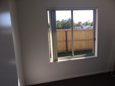 2 / 23 Sharp Crescent, Branyan